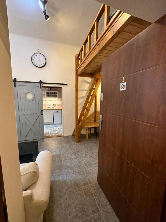 Cozy New Loft Apartment プラハ エクステリア 写真